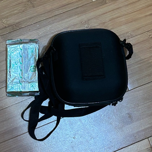 Fujifilm Instant Camera w/ case - Picture 9 of 9